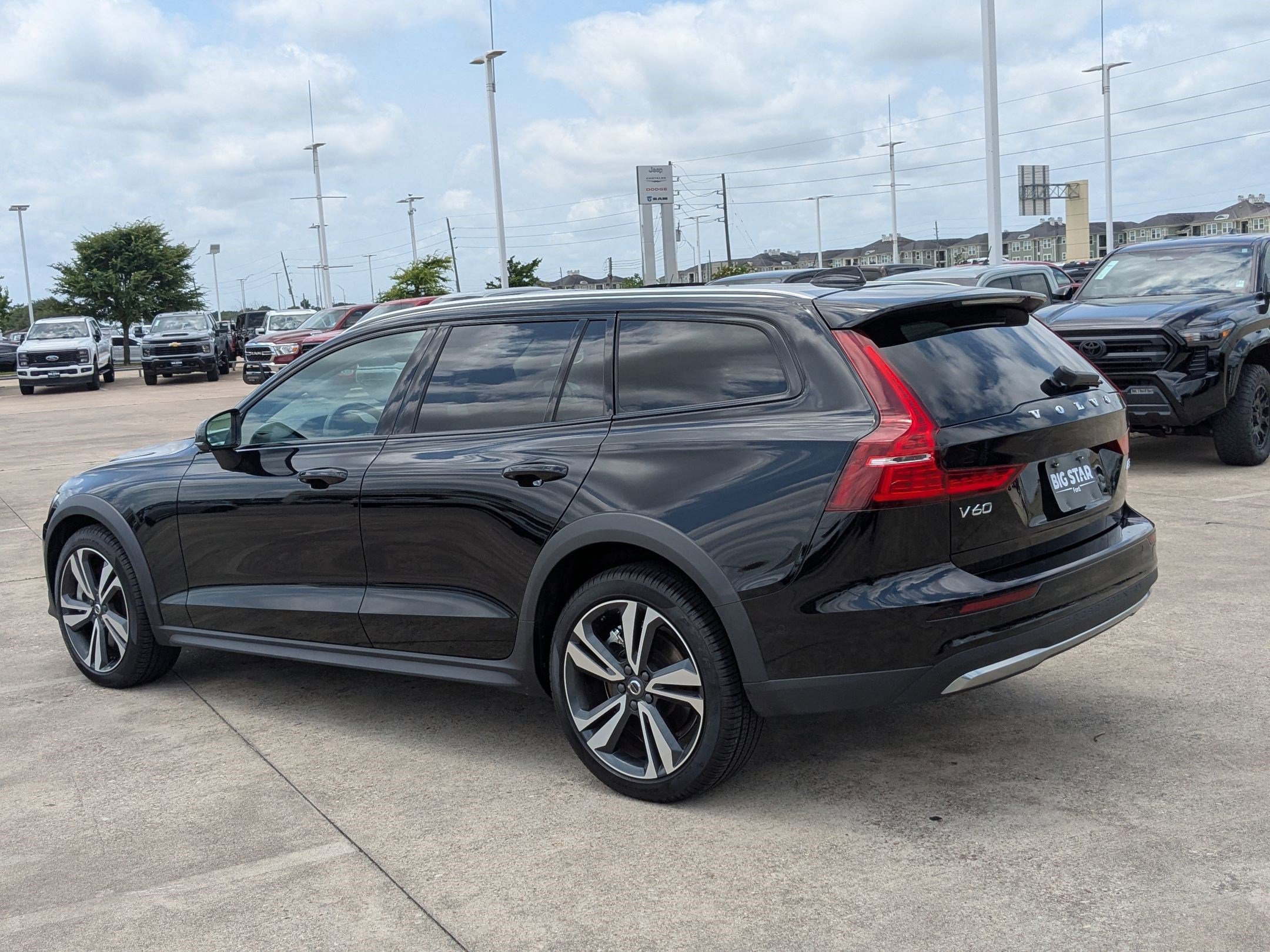 2023 Volvo V60 Cross Country B5 Plus photo 5