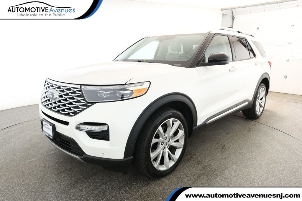 2022 Ford Explorer Platinum's photo