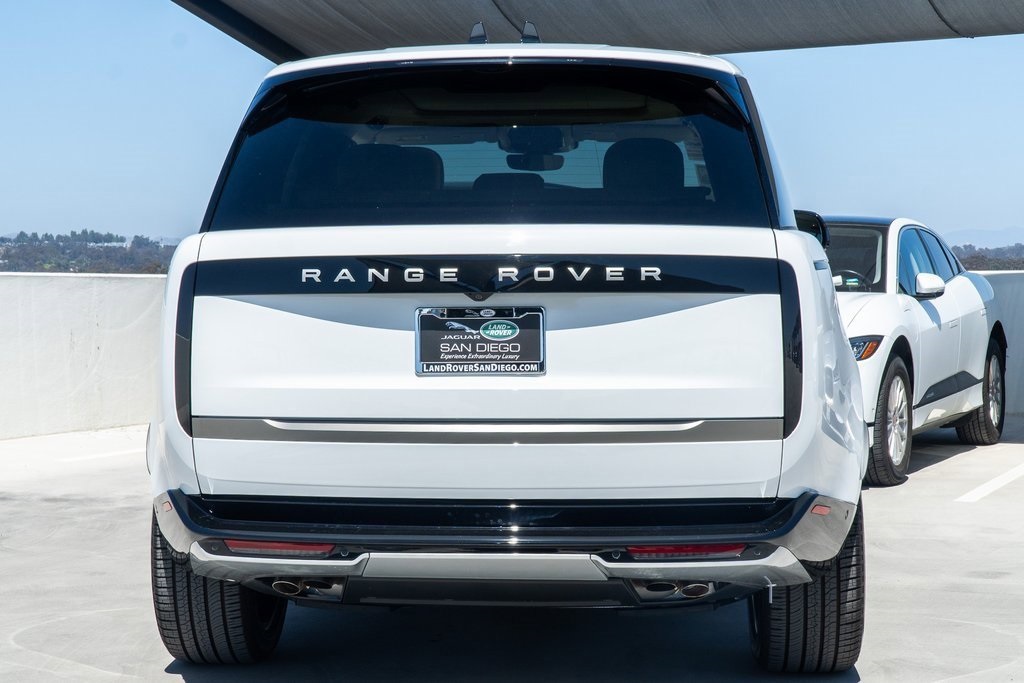 2025 Land Rover Range Rover SE photo 4