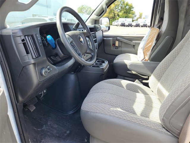2024 Chevrolet Express Cutaway 3500 photo 4