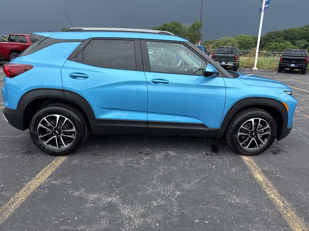 2026 Chevrolet Trailblazer LT photo 2