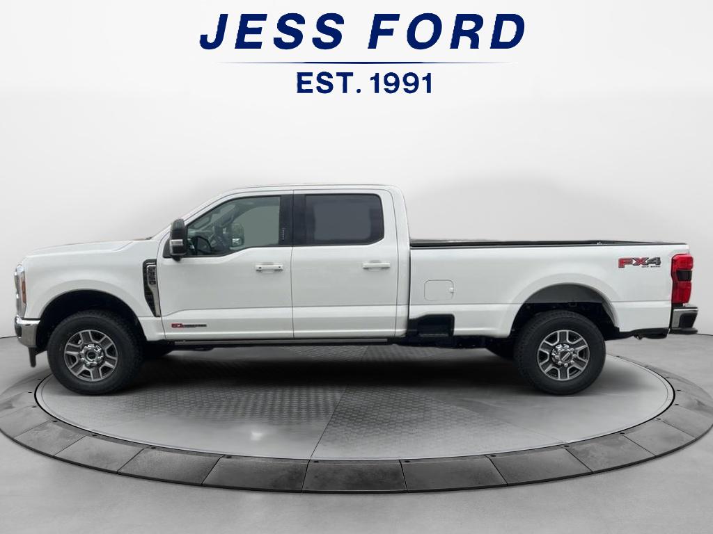2026 Ford F-350 Lariat photo 2