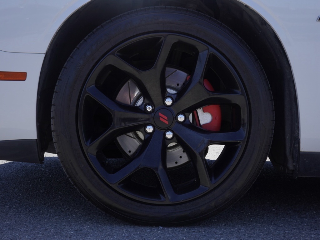 2015 Dodge Challenger R/T Plus photo 9