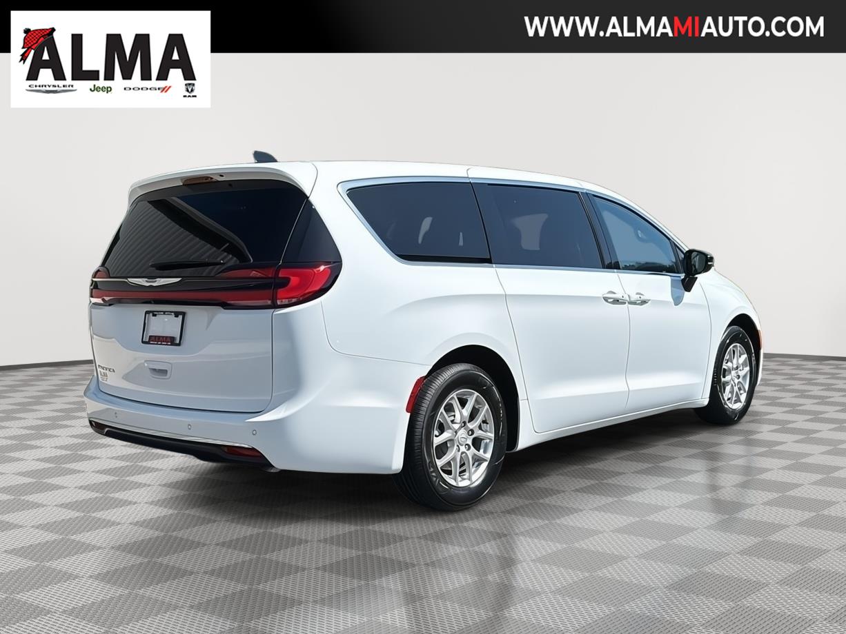 2025 Chrysler Pacifica photo 3