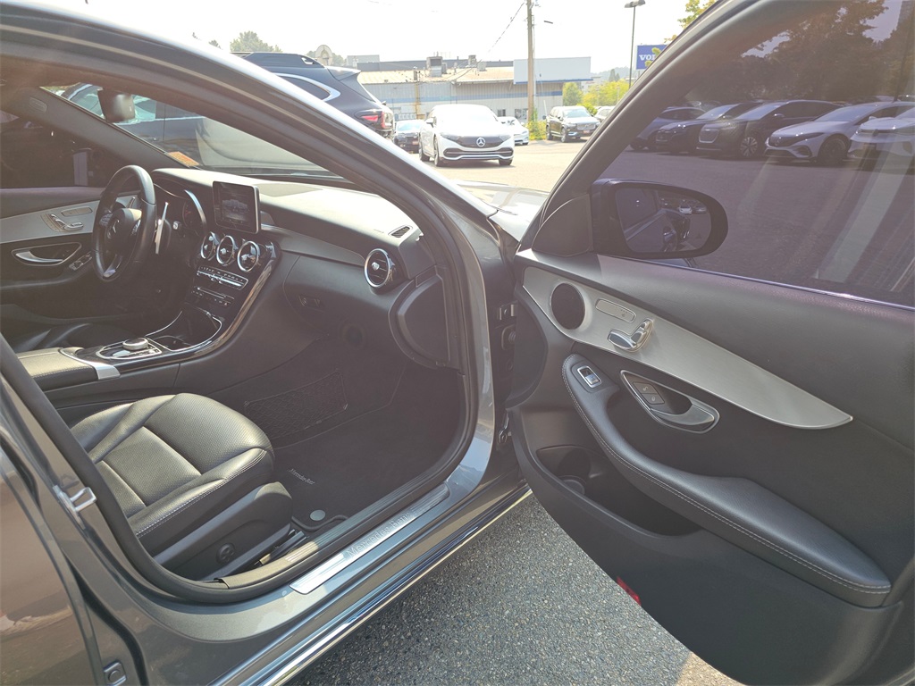 2018 Mercedes Benz C 300 photo 12