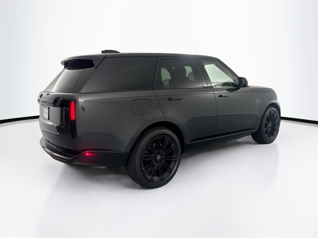 2025 Land Rover Range Rover SE photo 2