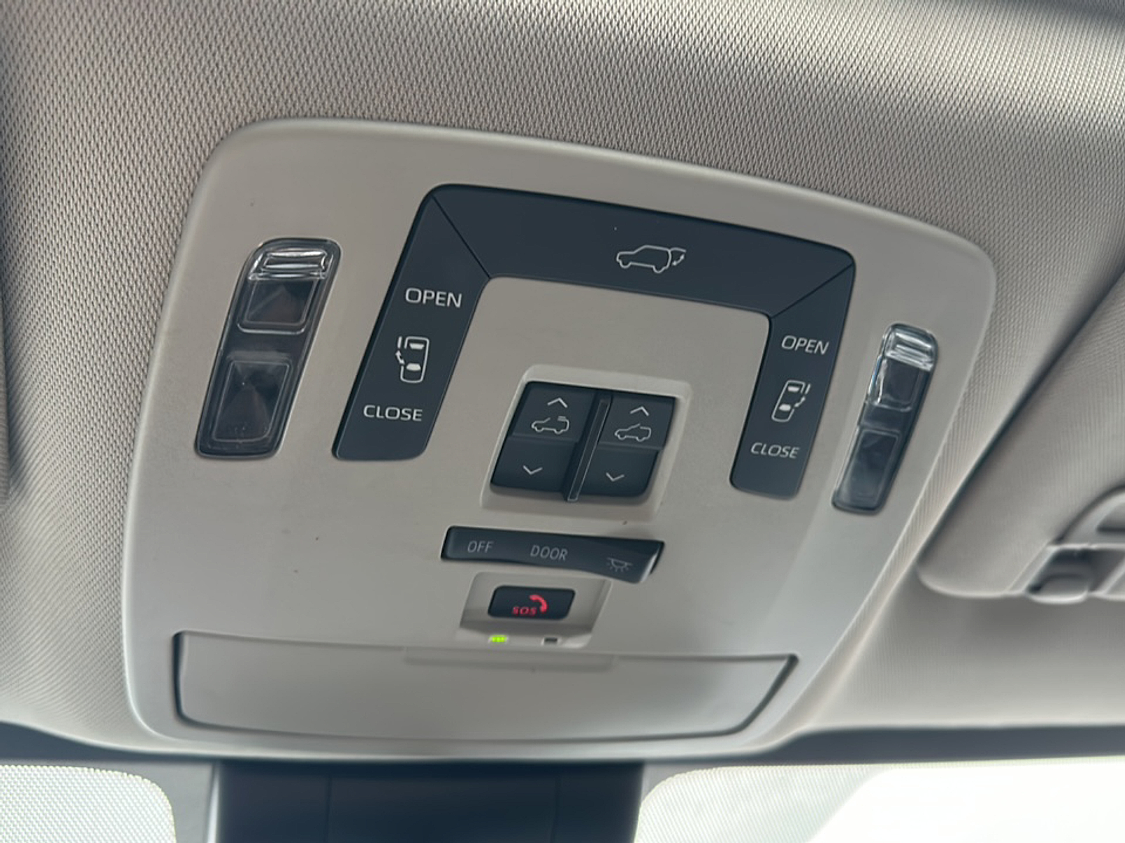 2024 Toyota Sienna XLE photo 27