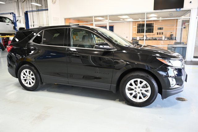 2019 Chevrolet Equinox LT photo 2