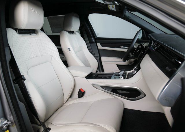 2026 Jaguar F-PACE P250 R-Dynamic S photo 3