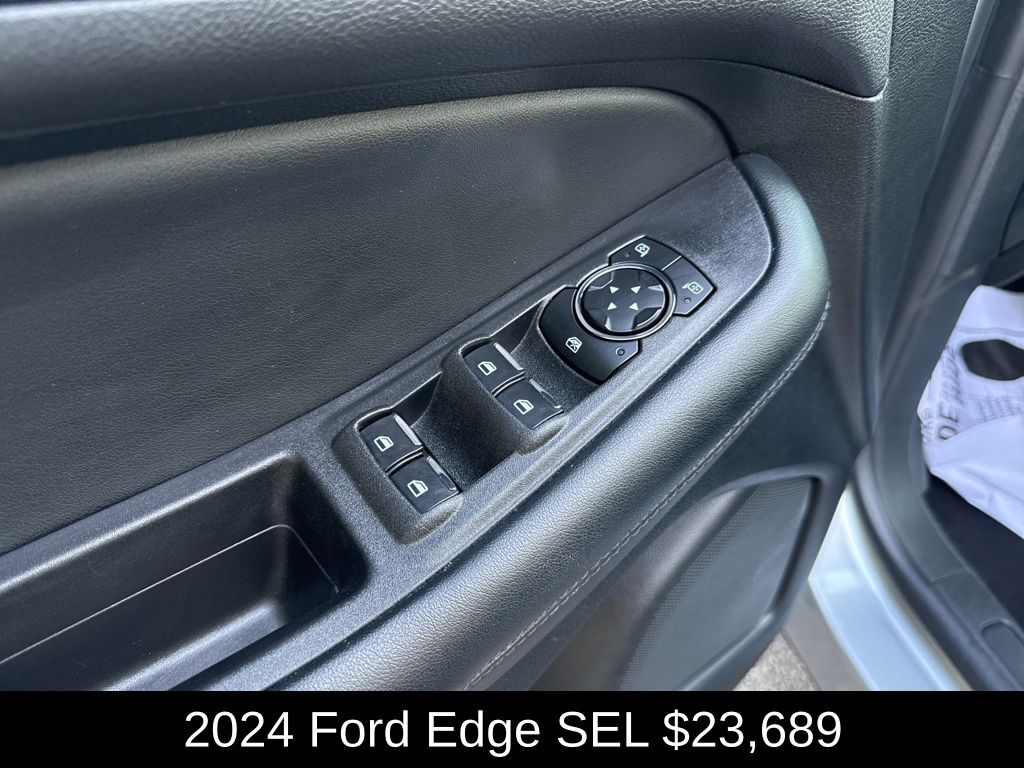 2024 Ford Edge SEL photo 12