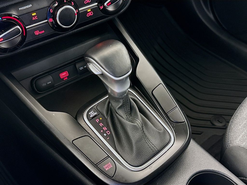 2021 Kia Soul GT-Line photo 15