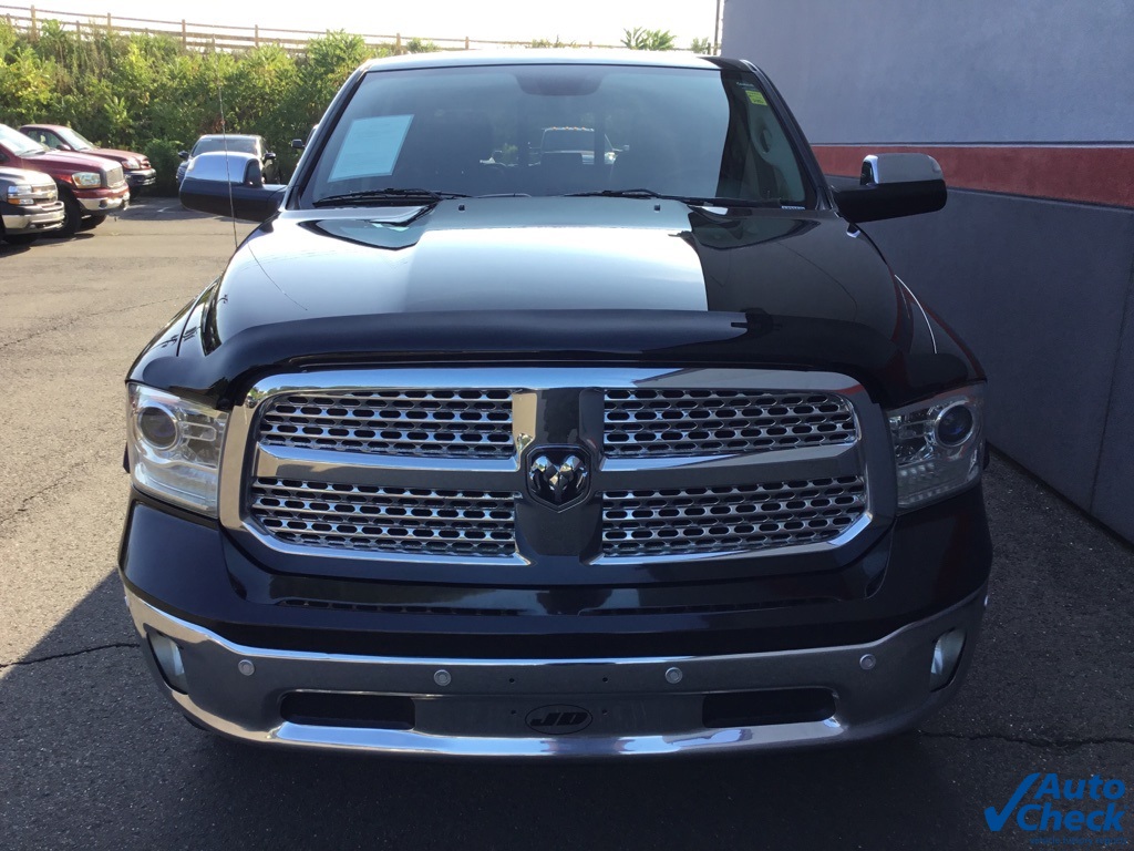 2017 Ram 1500 Laramie photo 4