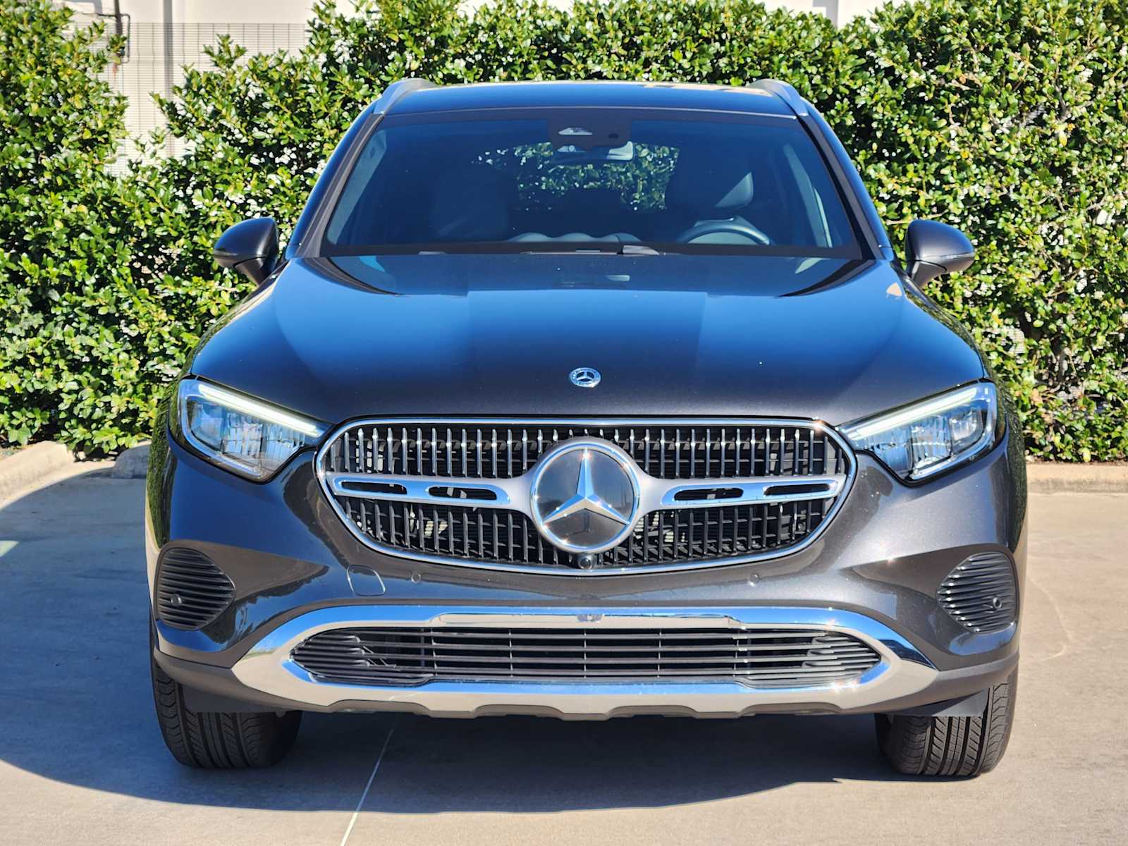 2025 Mercedes Benz GLC 300 photo 2