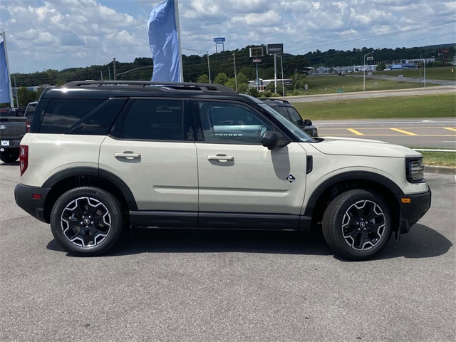 2025 Ford Bronco Sport Outer Banks photo 2