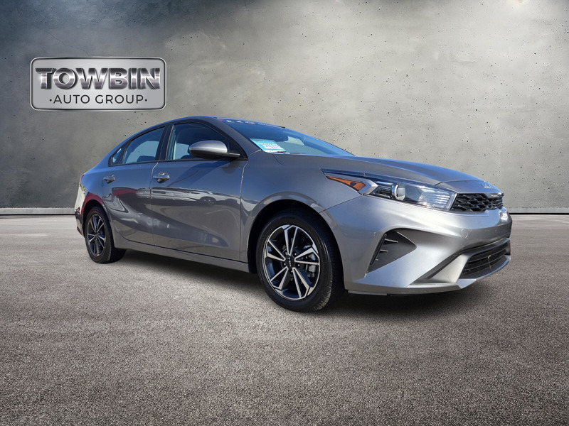 2023 Kia Forte LXS photo 2