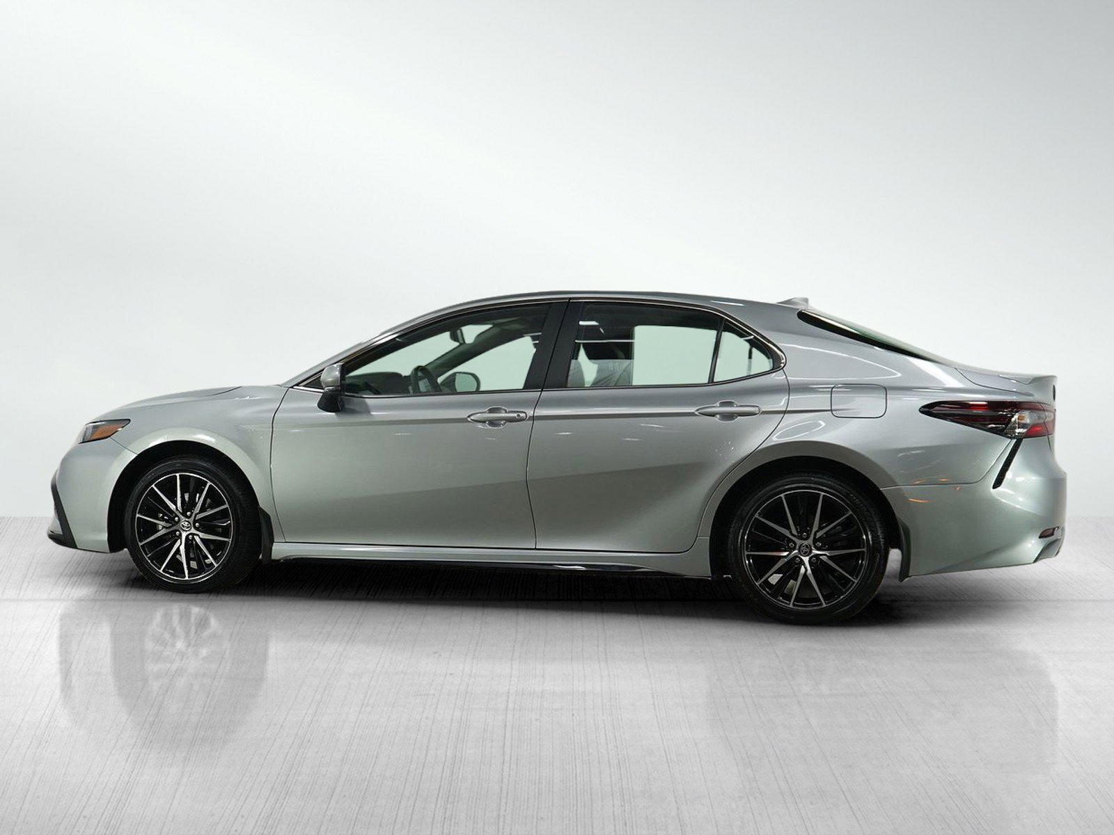 Used 2024 Toyota Camry SE with VIN 4T1G11AK8RU226869 for sale in Burnsville, Minnesota