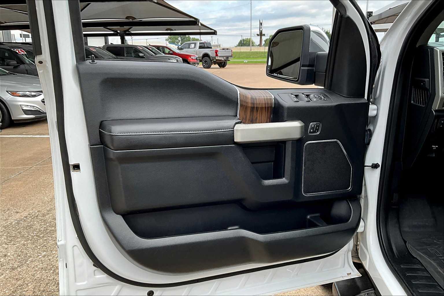 2020 Ford F-150 Lariat photo 23