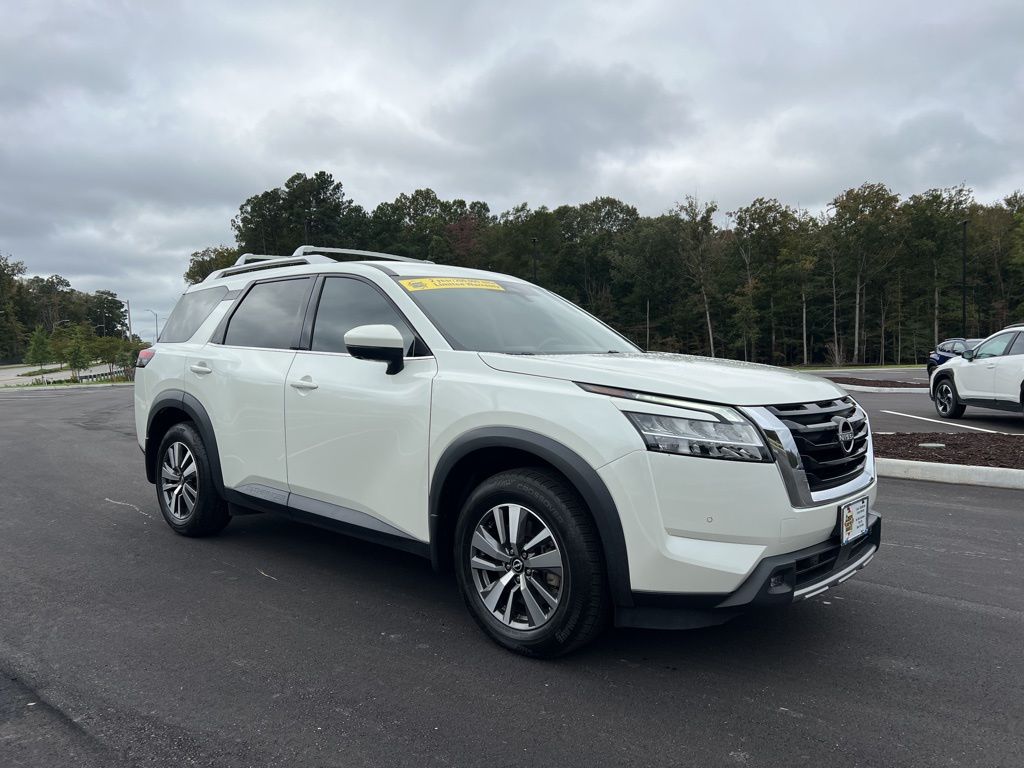 2022 Nissan Pathfinder SL's photo