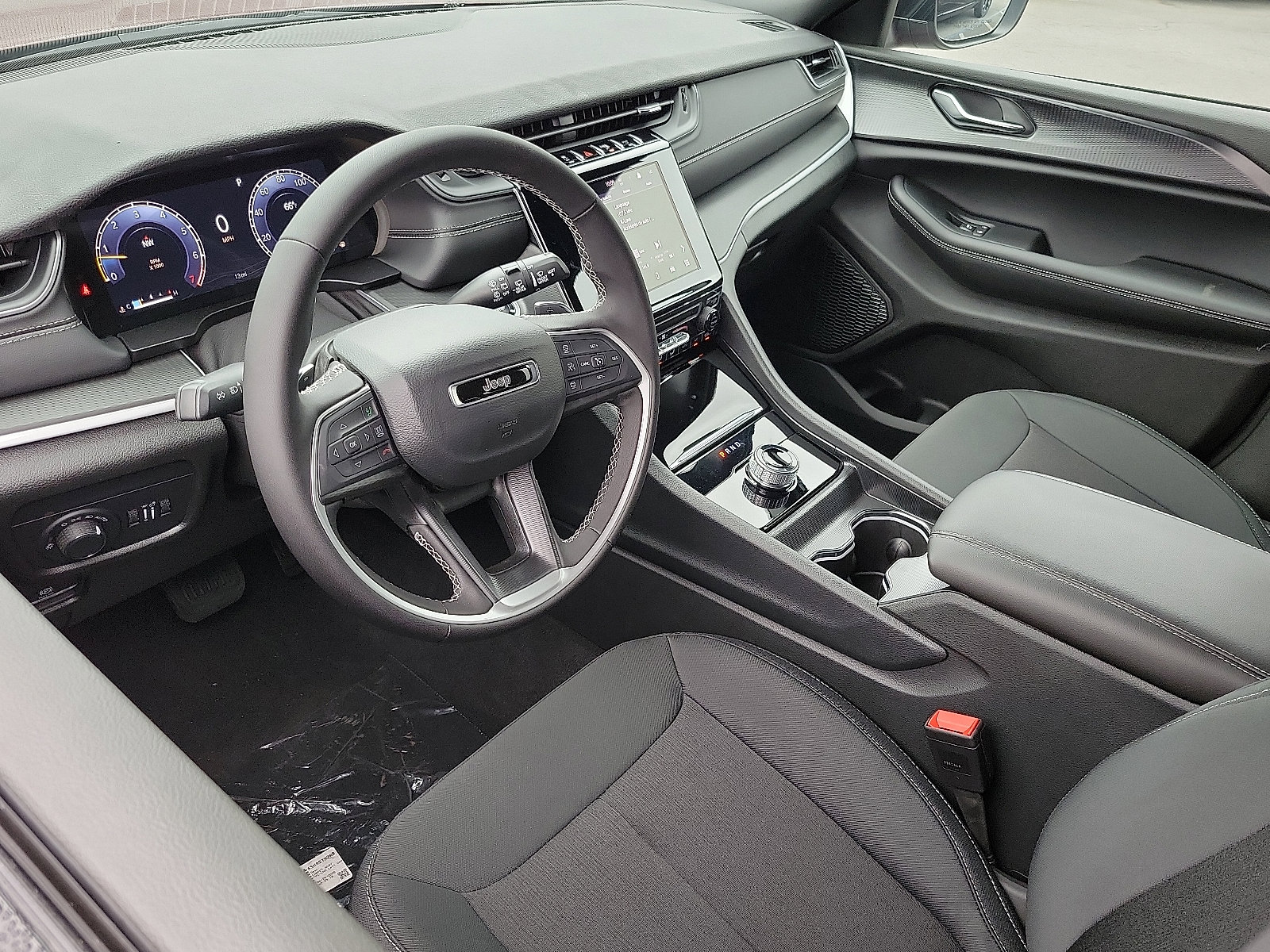 2025 Jeep Grand Cherokee Laredo photo 3