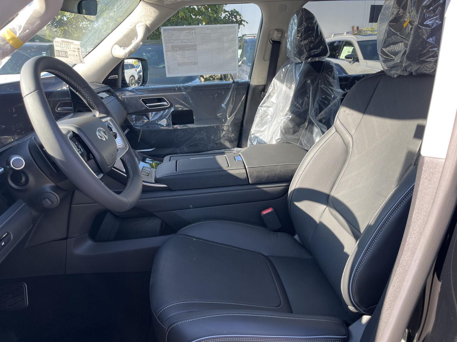 2026 Infiniti QX80 Luxe photo 6