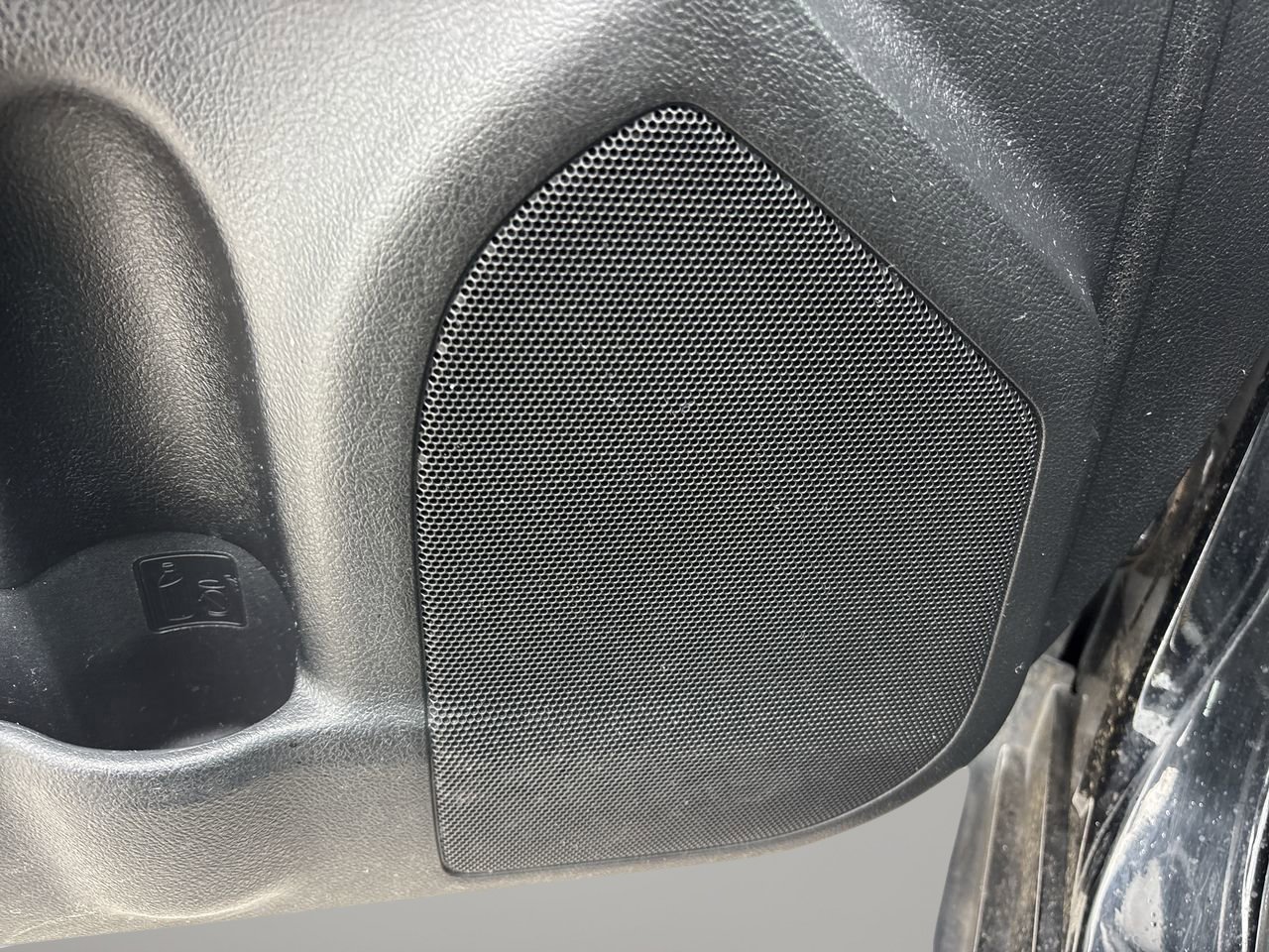 2017 Toyota Camry SE photo 13