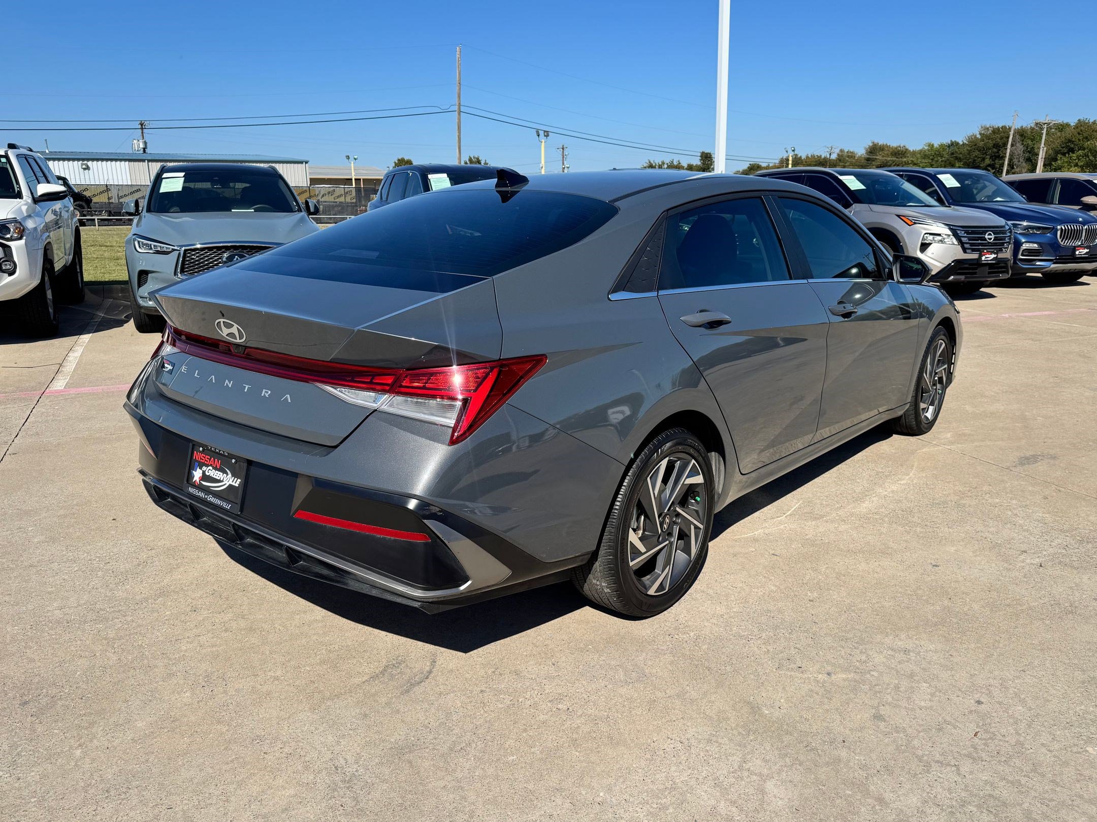 2025 Hyundai Elantra SEL Convenience photo 8