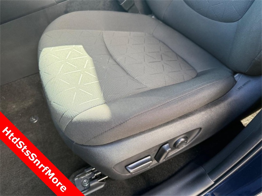 2022 Toyota RAV4 Hybrid XLE photo 17