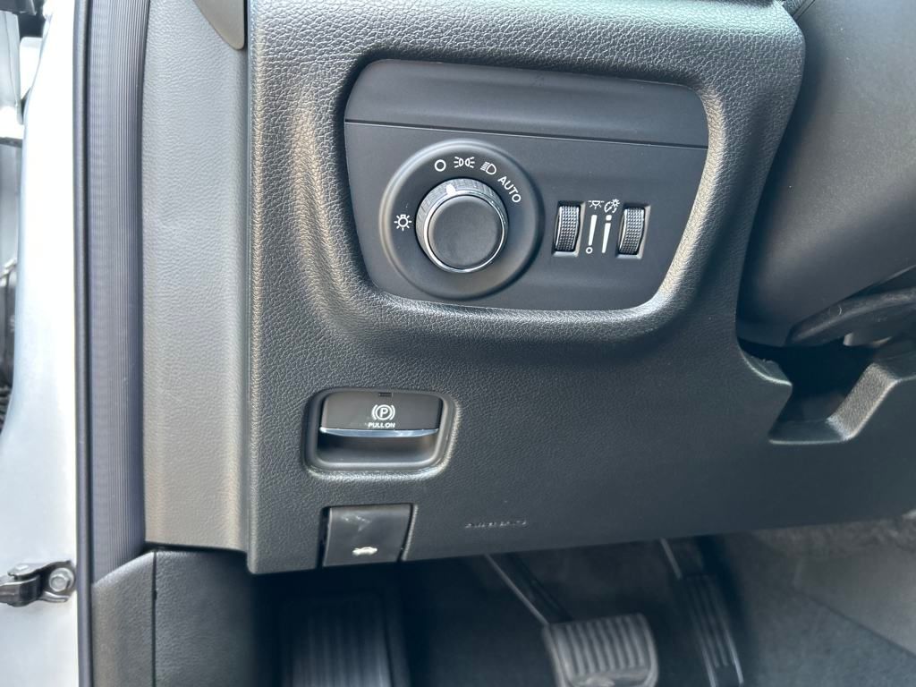 2025 Jeep Grand Cherokee Laredo Altitude photo 11