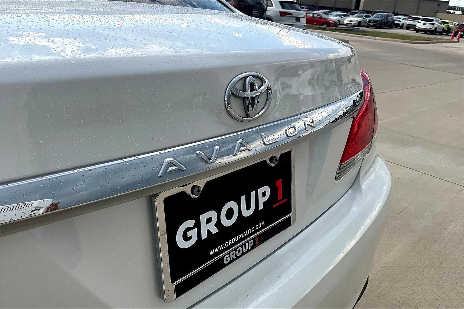 2011 Toyota Avalon Limited photo 29