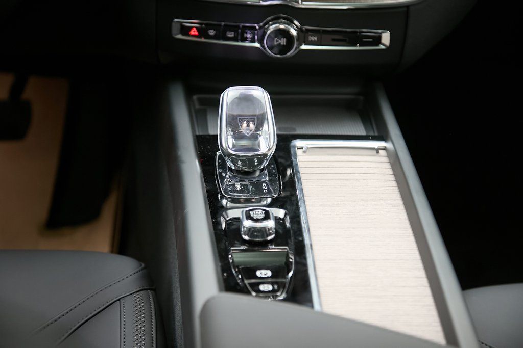 2026 VOLVO XC60 - Image 27