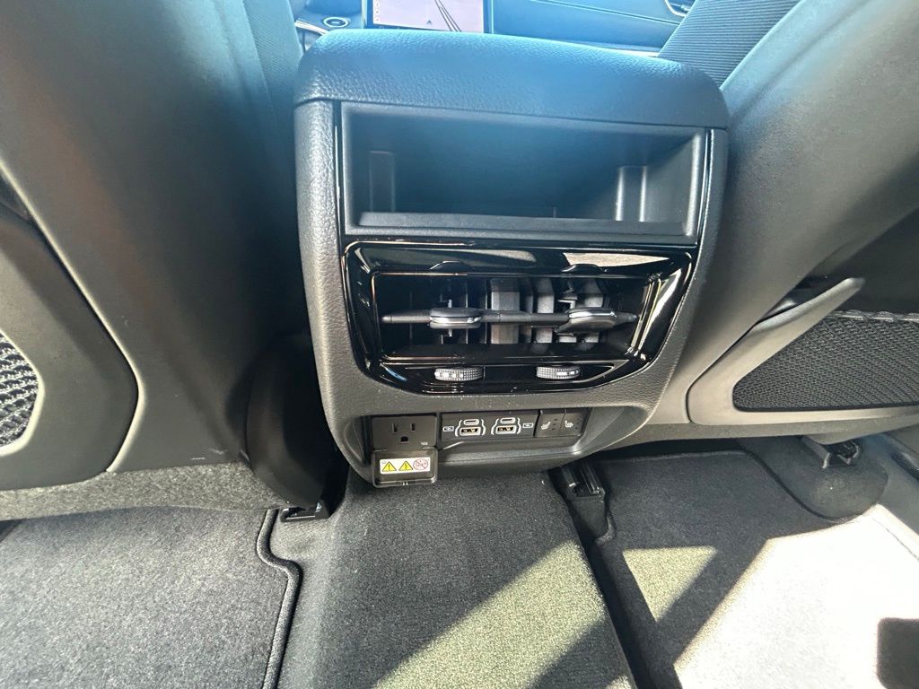 2025 Jeep Grand Cherokee Limited photo 18