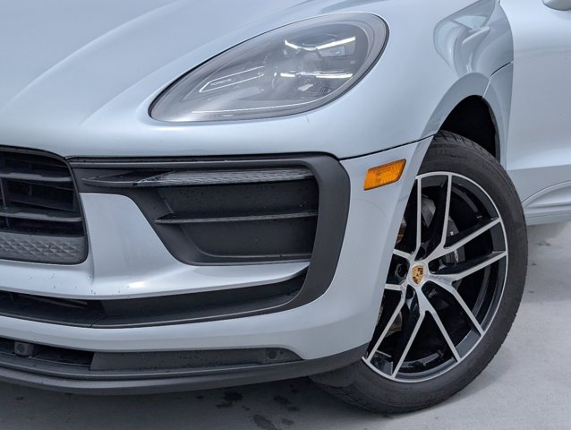 2023 Porsche Macan T photo 10