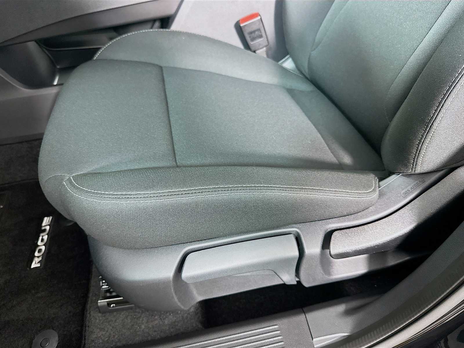 2025 Nissan Rogue S photo 18