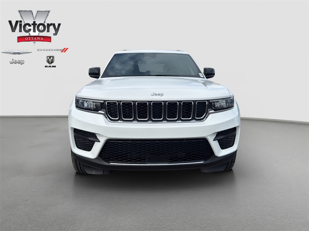 2025 Jeep Grand Cherokee Laredo photo 2