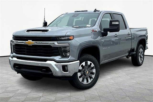 2025 Chevrolet Silverado LT photo 3