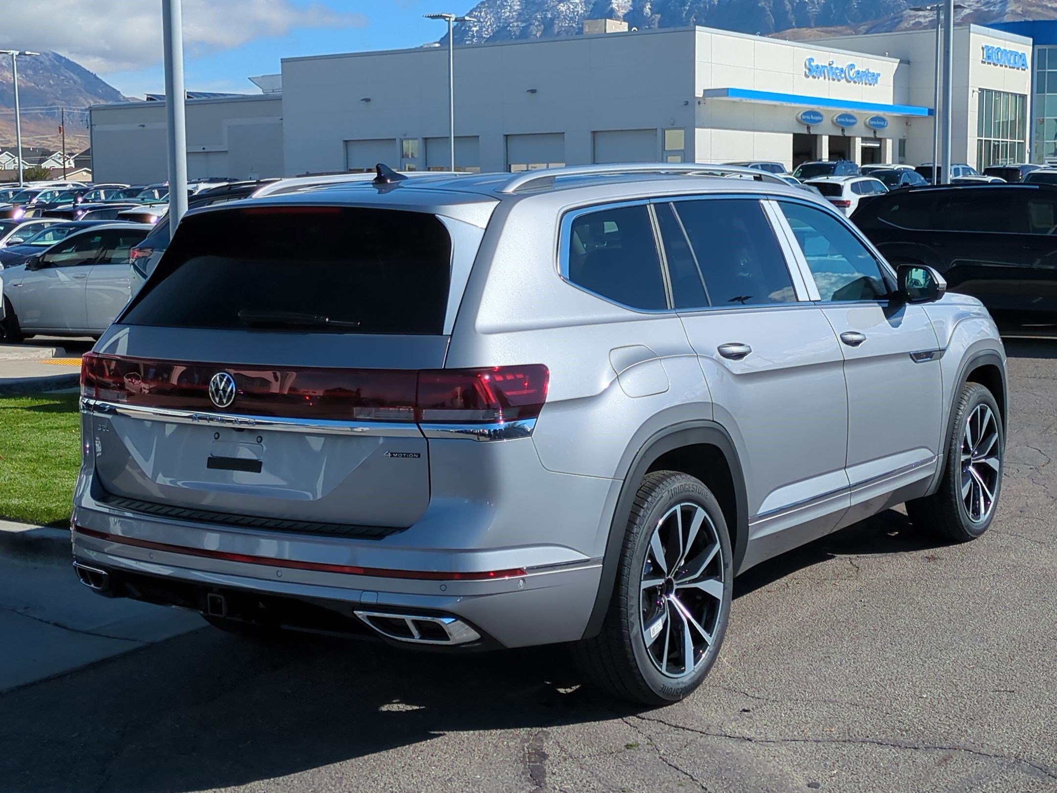 2026 Volkswagen Atlas SEL Premium R-Line photo 3