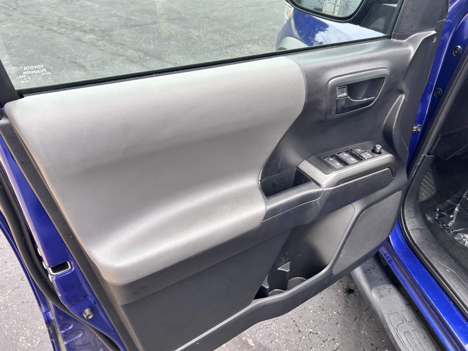 2023 Toyota Tacoma SR5 photo 19
