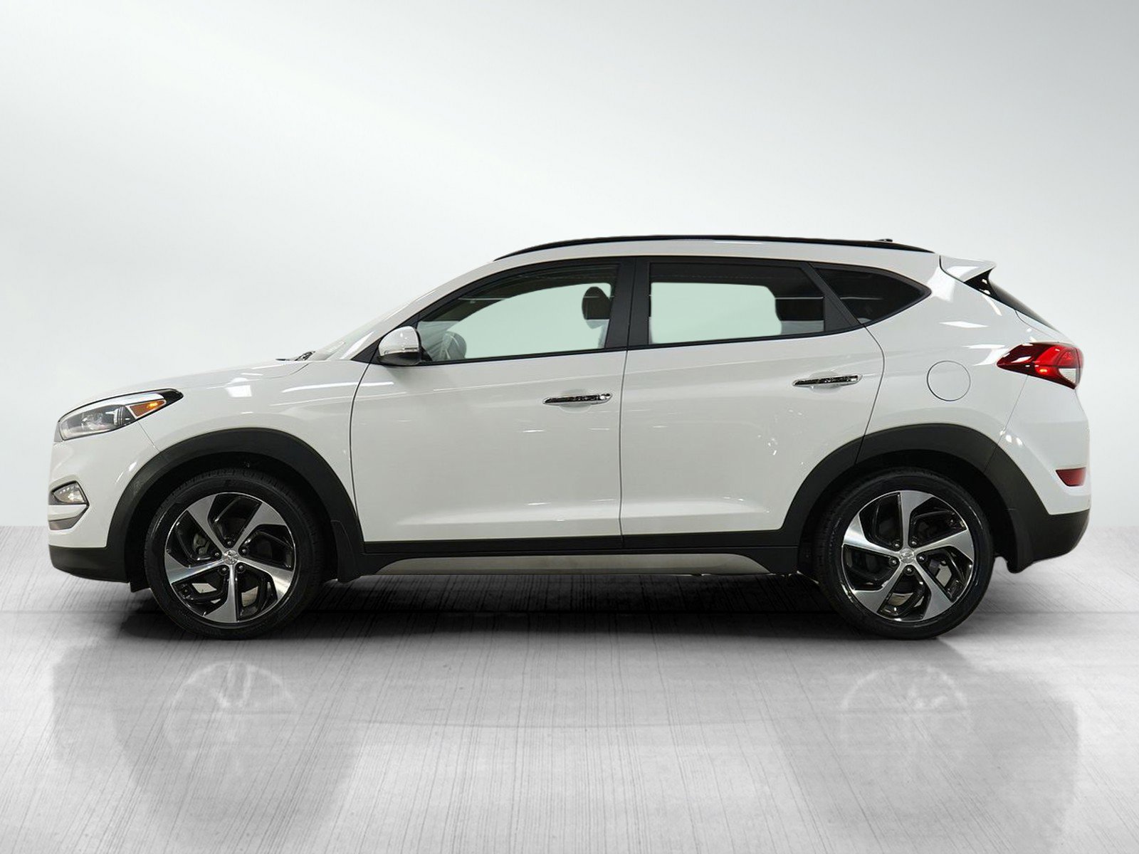 Used 2018 Hyundai Tucson Limited with VIN KM8J3CA25JU828189 for sale in Minneapolis, Minnesota