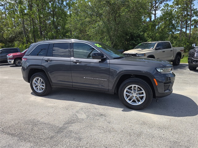 2025 Jeep Grand Cherokee Laredo X photo 2