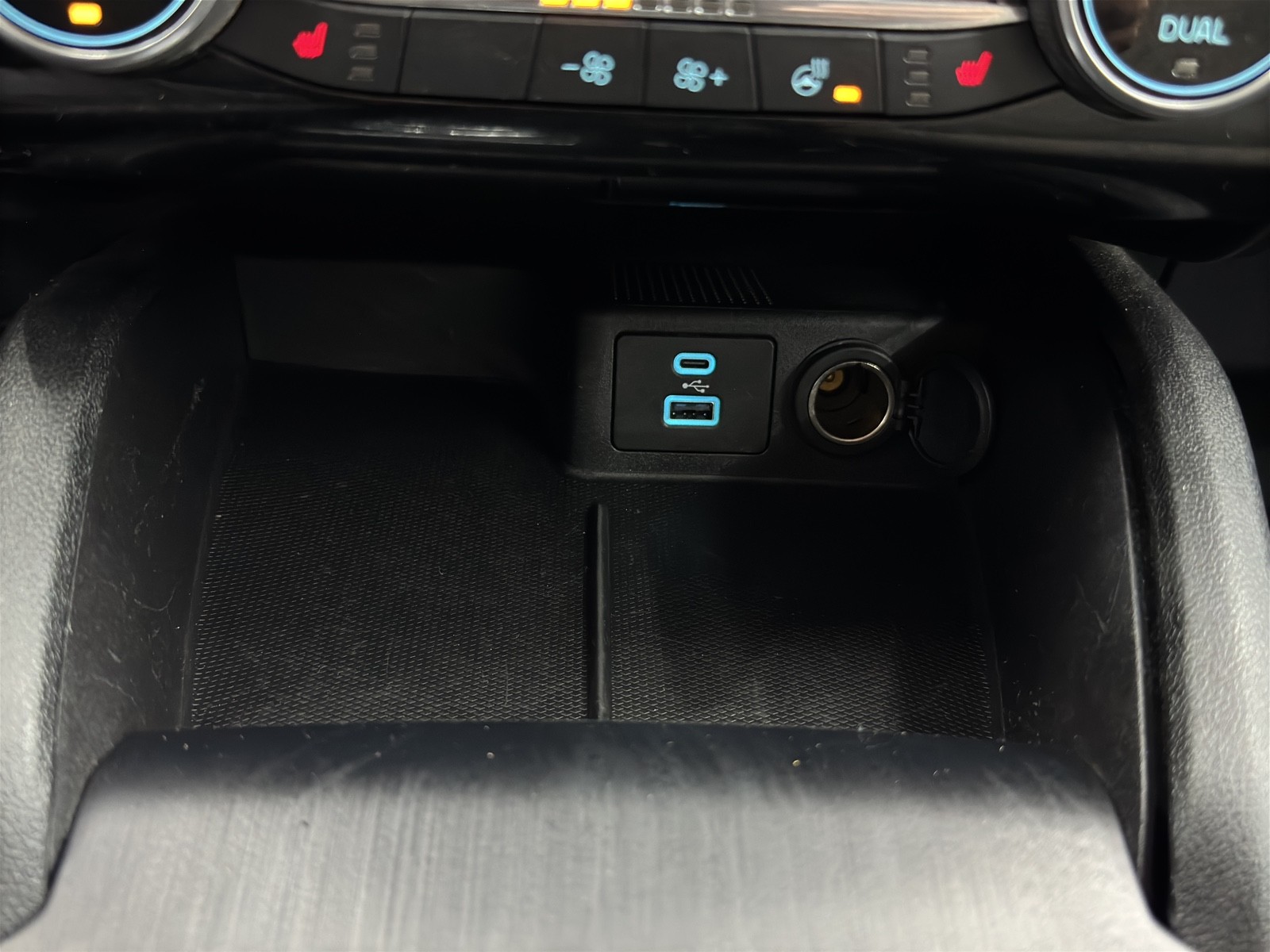 2022 Ford Escape SE photo 32