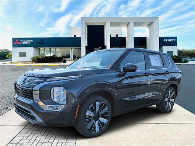 2025 Mitsubishi Outlander SE's photo