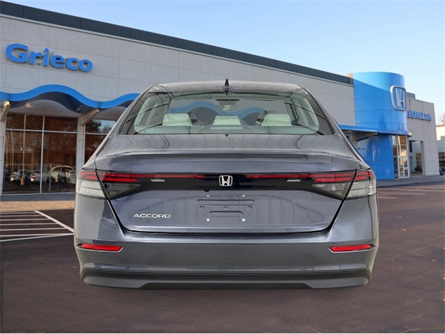 2025 Honda Accord LX photo 4