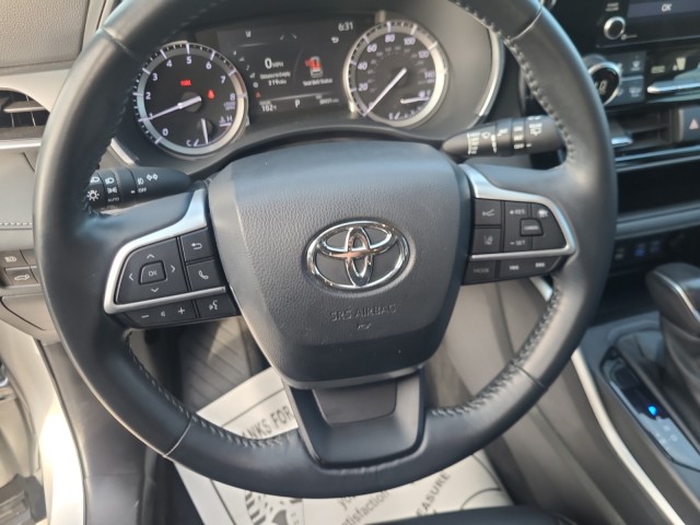 2022 Toyota Highlander XLE photo 12