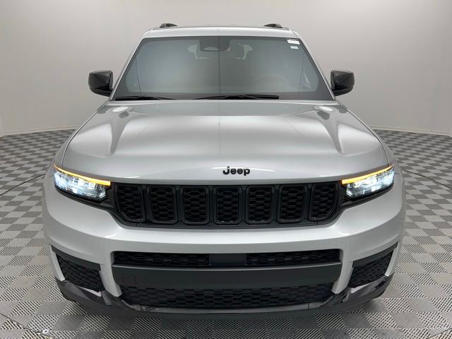 2023 Jeep Grand Cherokee Altitude photo 2