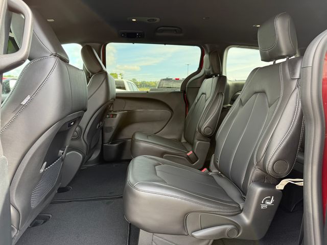2026 Chrysler Pacifica photo 32