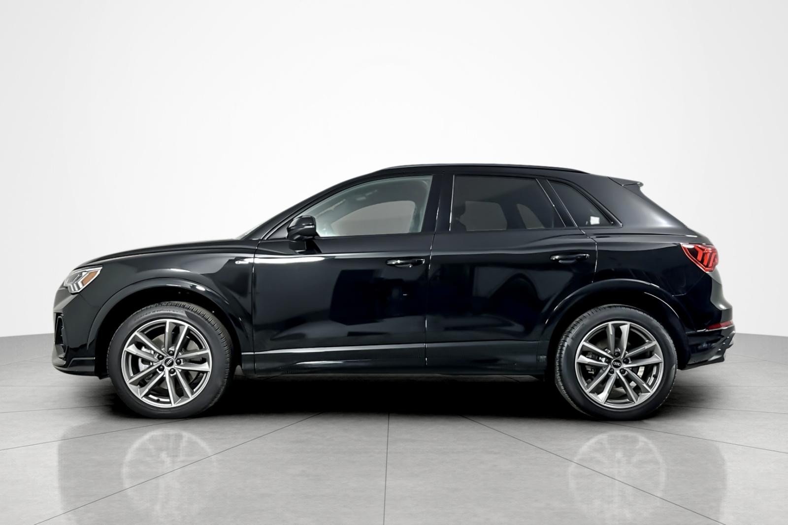 2025 Audi Q3 S line Premium 45 TFSI photo 2