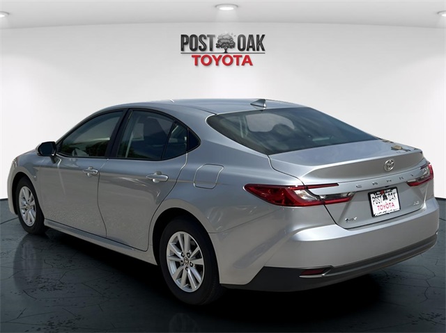 2025 Toyota Camry SE photo 6