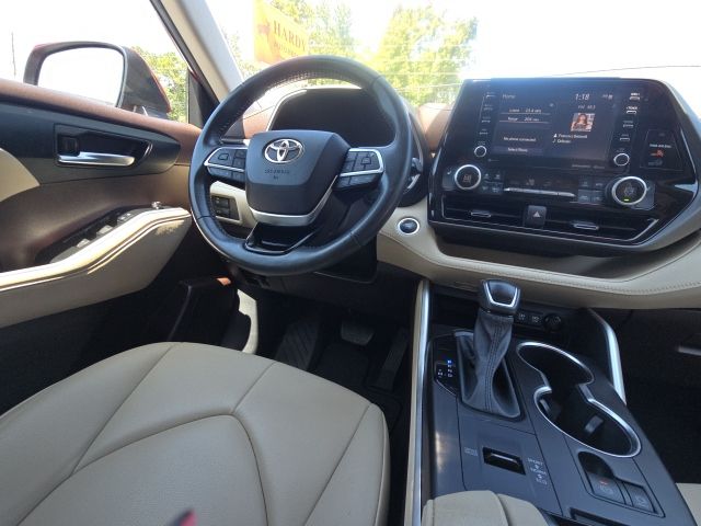 2021 Toyota Highlander XLE photo 26