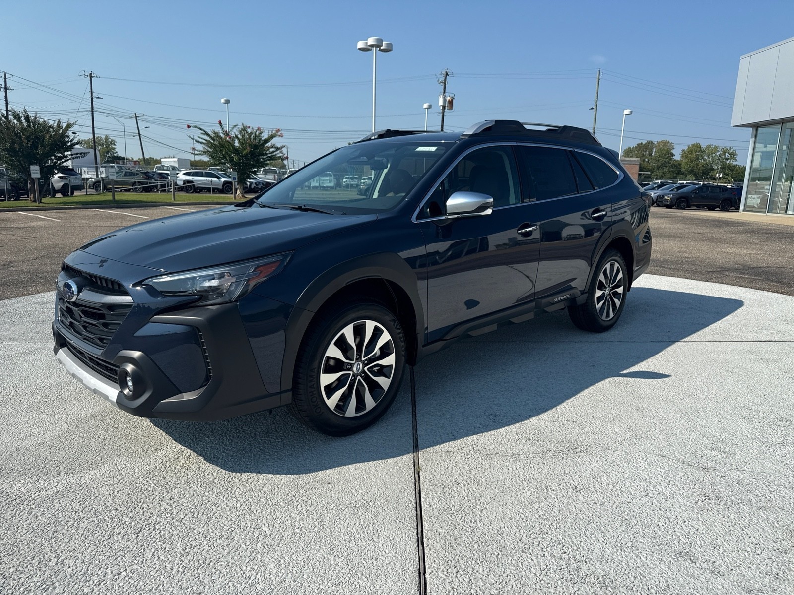 2025 Subaru Outback Touring XT photo 2