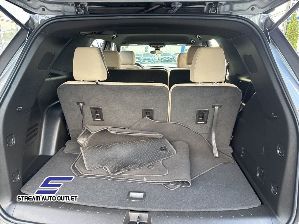 2023 Chevrolet Traverse LS photo 28